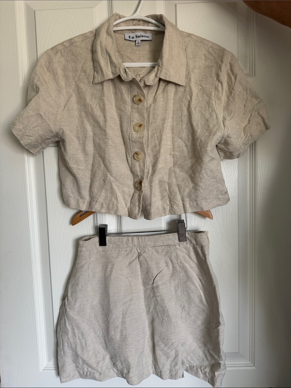 En Saison Cream Linen Button-Up Crop Top
